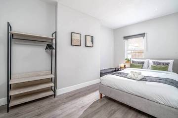 Apartment for 2 People in Kingston upon Thames, Chessington World of Adventures, Photo 1