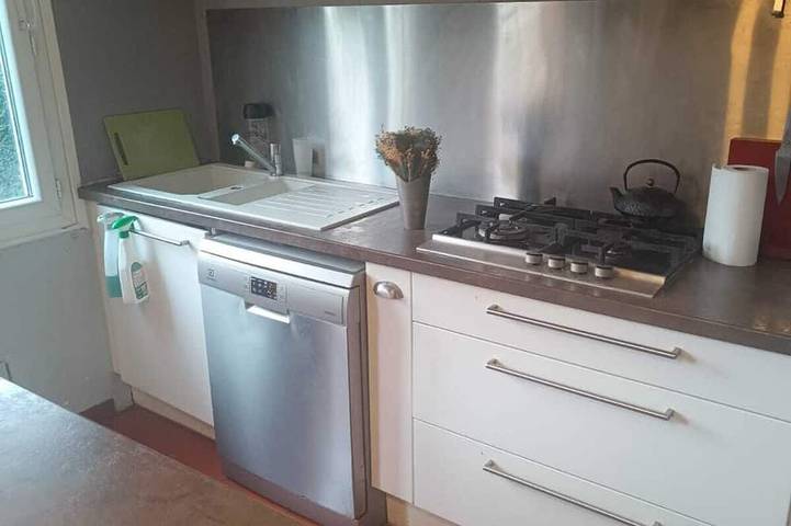 Accommodations in a large house near the center, with a quiet garden and shared spaces in Vence (Alpes Marítimos), Costa mediterránea (Francia)