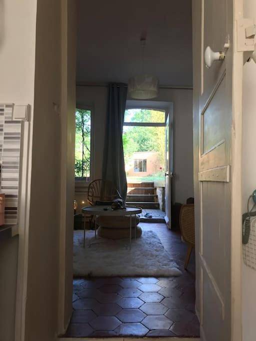 Location de vacances pour 2 personnes, avec terrasse et jardin dans Épisy - 4