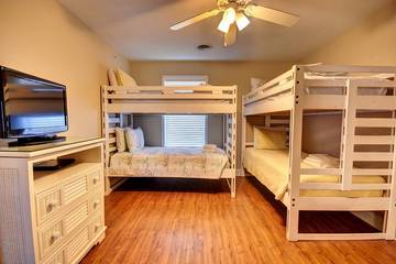 Villa for 20 Guests in Ingram Beach, North Myrtle Beach, Picture 4