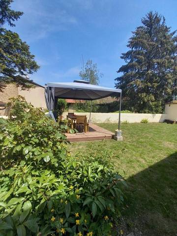 Chambre d’hôte pour 4 personnes, avec vue et jardin, animaux acceptés à Villemoirieu