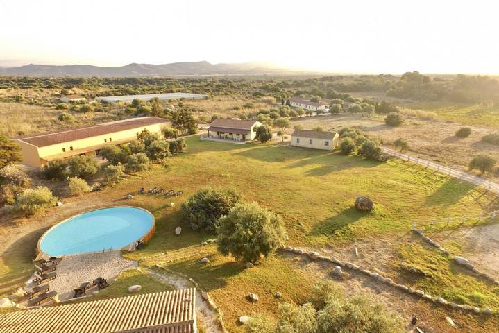 Gîte pour 4 personnes, avec piscine et jardin à Badesi - 3