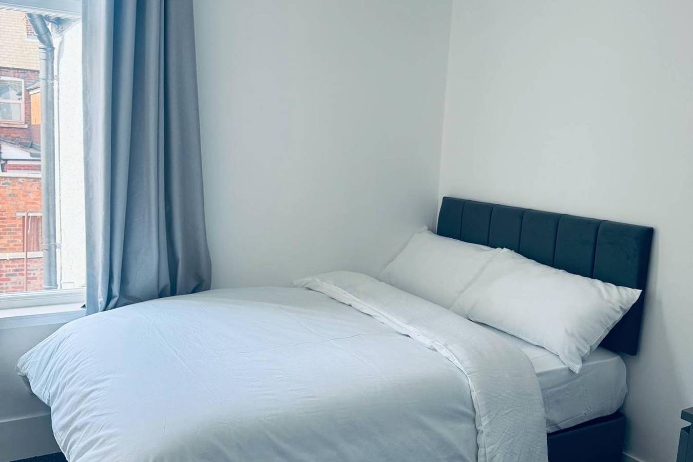 Crewe - House - Sleeps 8 - Private Hot Tub in Crewe, Cheshire East