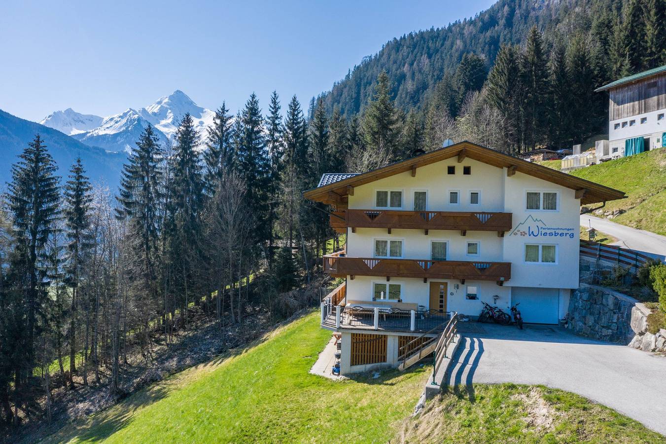 Ganze Wohnung, "Ferienwohnung Jakob" In der Nähe der Skigebiete Penken & Ahorn mit Bergblick in Tuxer Alpen, Schwendau