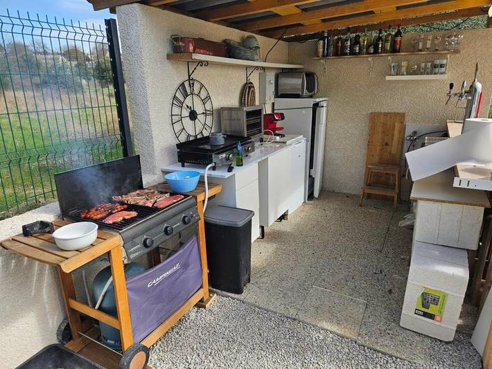 Location de vacances pour 8 personnes, avec terrasse ainsi que piscine et vue à Causses-et-Veyran - 4