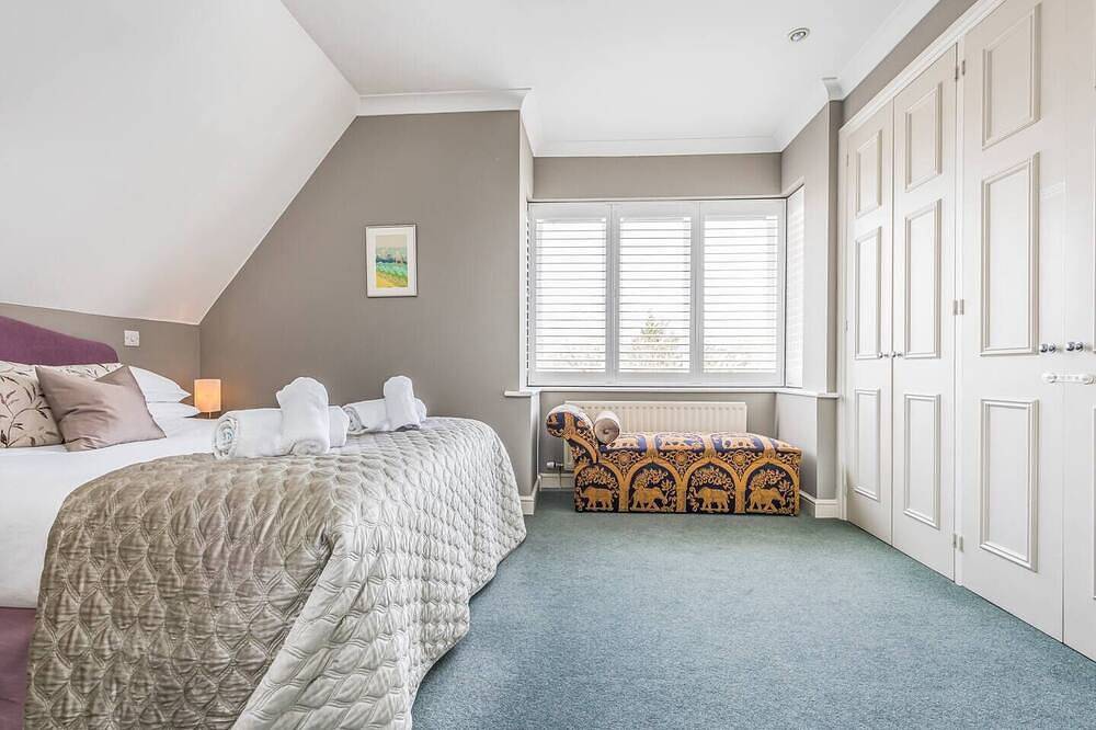 Pass the Keys | City Centre Town House w Parking in Chichester, West Sussex