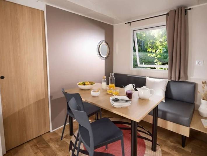 Mobil home pour 4 personnes, avec terrasse et piscine à Le Pradet