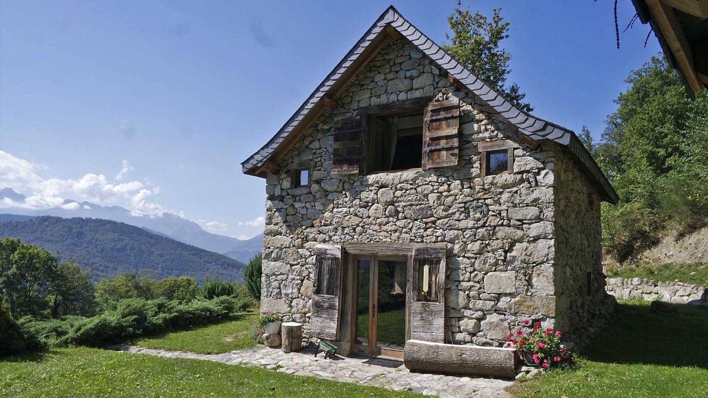 Gîte voor 4 personen met terras in Ercé, Parc naturel régional des Pyrénées ariégeoises