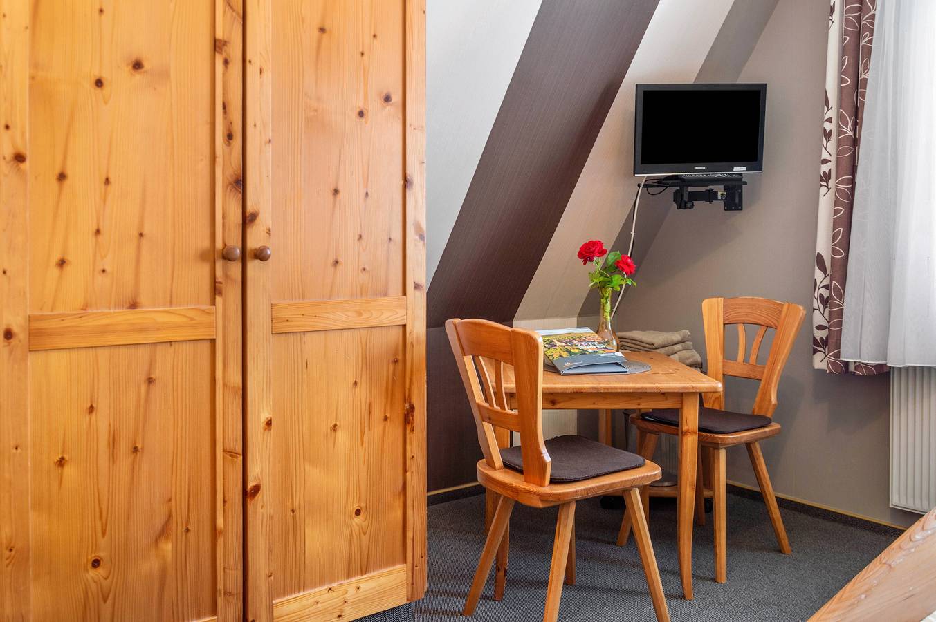 Zimmer 'Lutz - Zimmer 3' mit gemeinsamer Terrasse, gemeinsamem Garten und Wi-Fi in Iphofen, Fränkisches Weinland