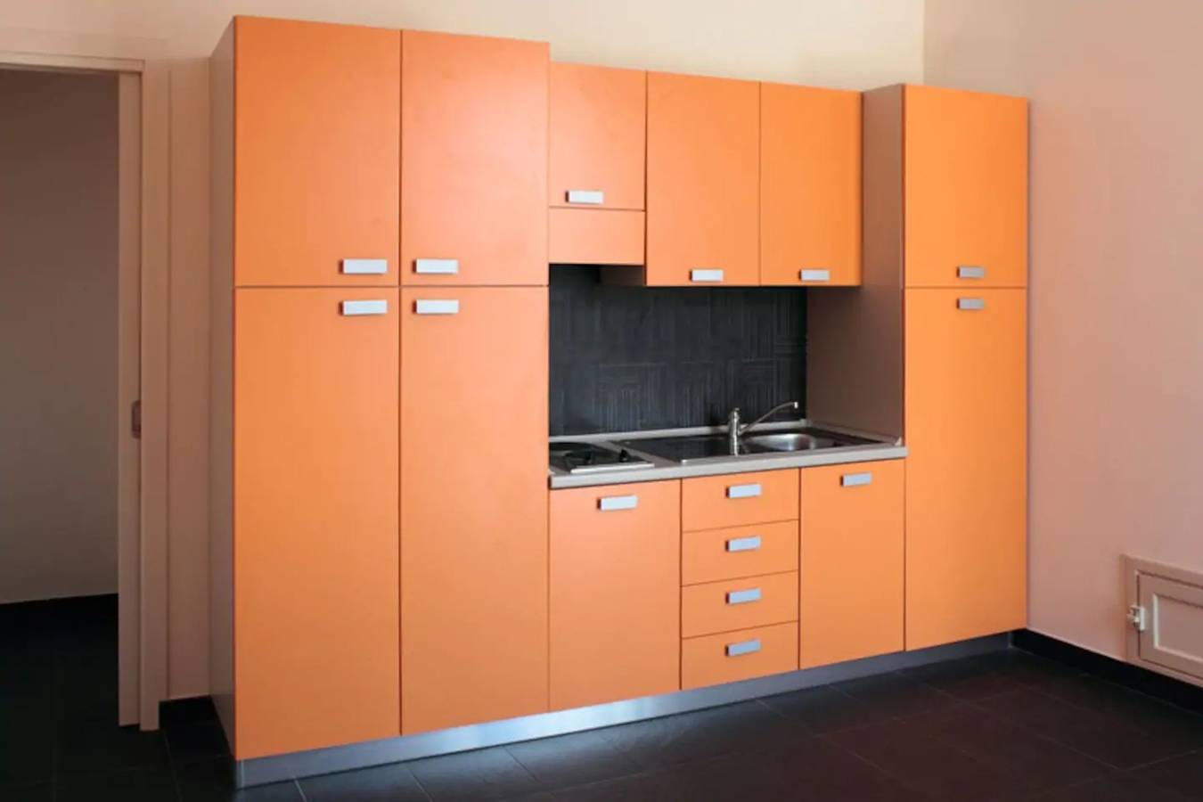 Estudio entero, Estudio acogedor en Nicolosi, 30 m² con aparcamiento incluido in Nicolosi, Etna