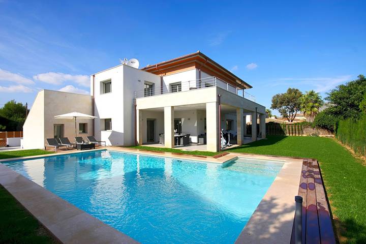 Villa für 10 Personen, mit Terrasse und Pool sowie Whirlpool in Pollença