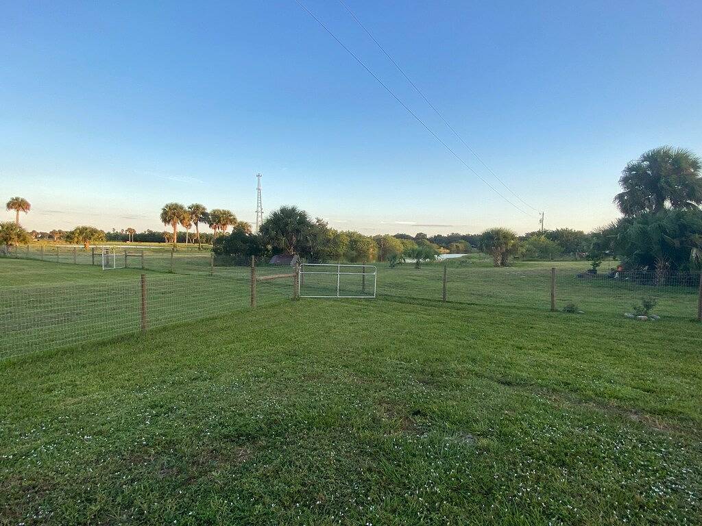 Camping for 4 Guests in Lake Okeechobee, Glades County