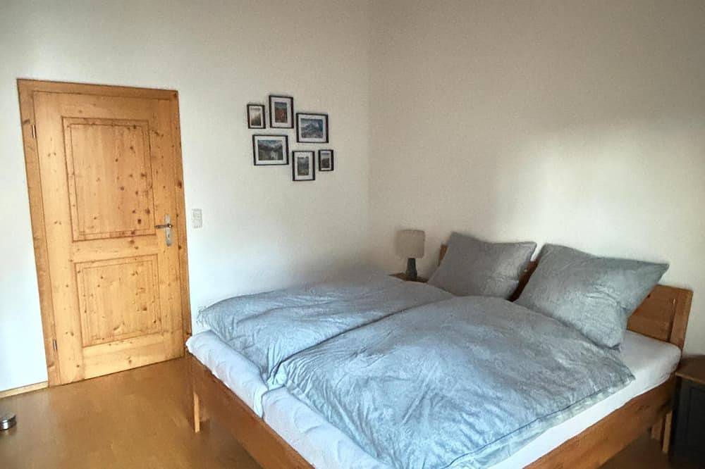 Ganze Wohnung, Helle, gemütliche Ferienwohnung mit Balkon, 70qm in Tittmoning, Rupertiwinkel
