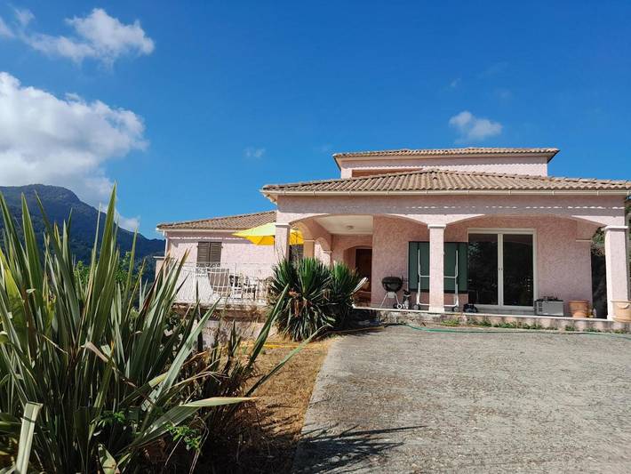 Location de vacances pour 7 personnes, avec Balcon et Terrasse ainsi que Vue sur le lac et Vue à Pietra-di-Verde