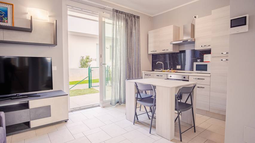 Location de vacances pour 3 personnes, avec jardin et piscine à Padenghe sul Garda