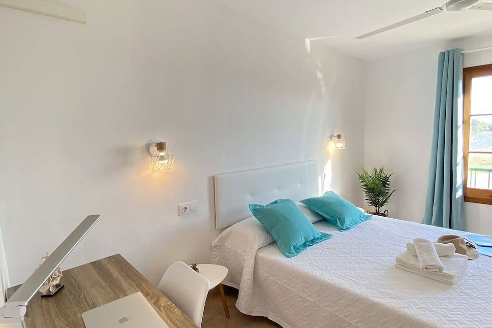 Appartement entier, Apartamento Reformado al Lado de la Playa con Piscina in Cala Blanes, Ciutadella
