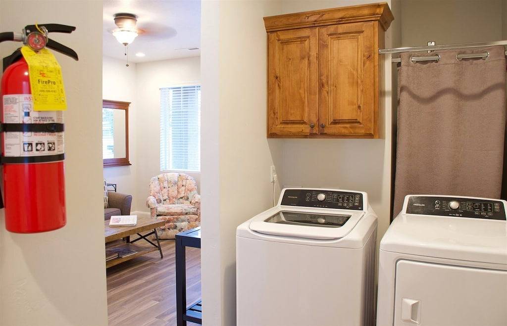 Zwei Kingsize-Betten und zwei Bäder, ideal für zwei Paare. Haustiere erlaubt in La Verkin, Zion Nationalpark