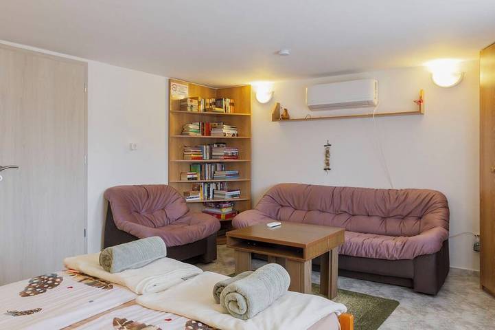 Ferienhaus für 8 Personen, mit Garten und Balkon sowie Pool in Balatonalmadi - 4