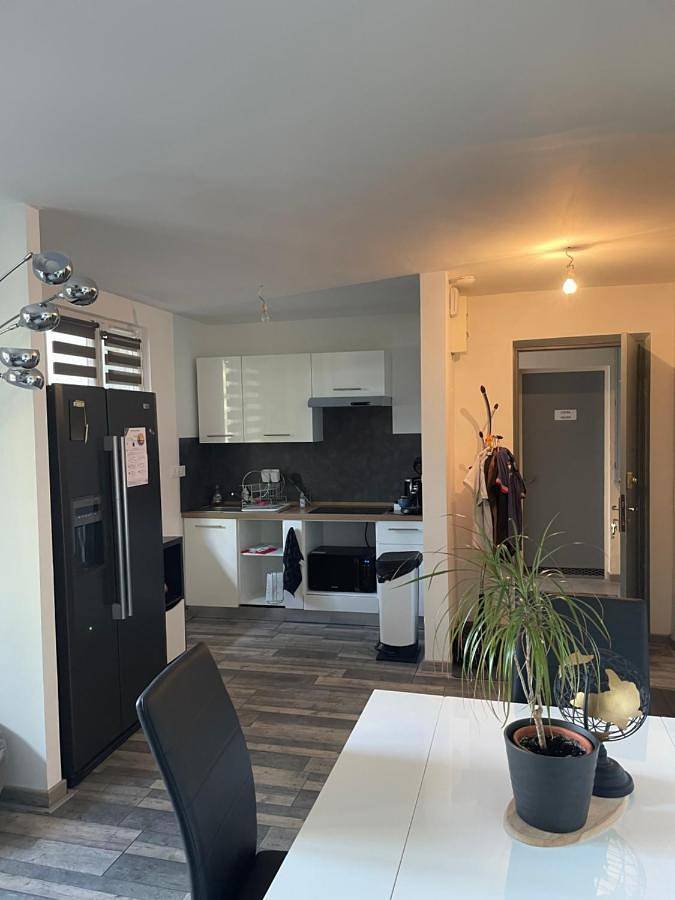 Appartement entier, Appartement Rdc calme en hyper centre-ville in Digoin, Région de Charolles