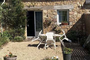 Gîte pour 4 personnes, avec jardin à Plouguiel
