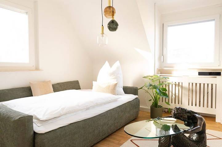 Ganze Wohnung, Meerjungfrau: stilvolle 2-Zimmerwohnung, zentral, Küche, Bad, Wohn-/Schlafzimmer in Ulm, Schwaben