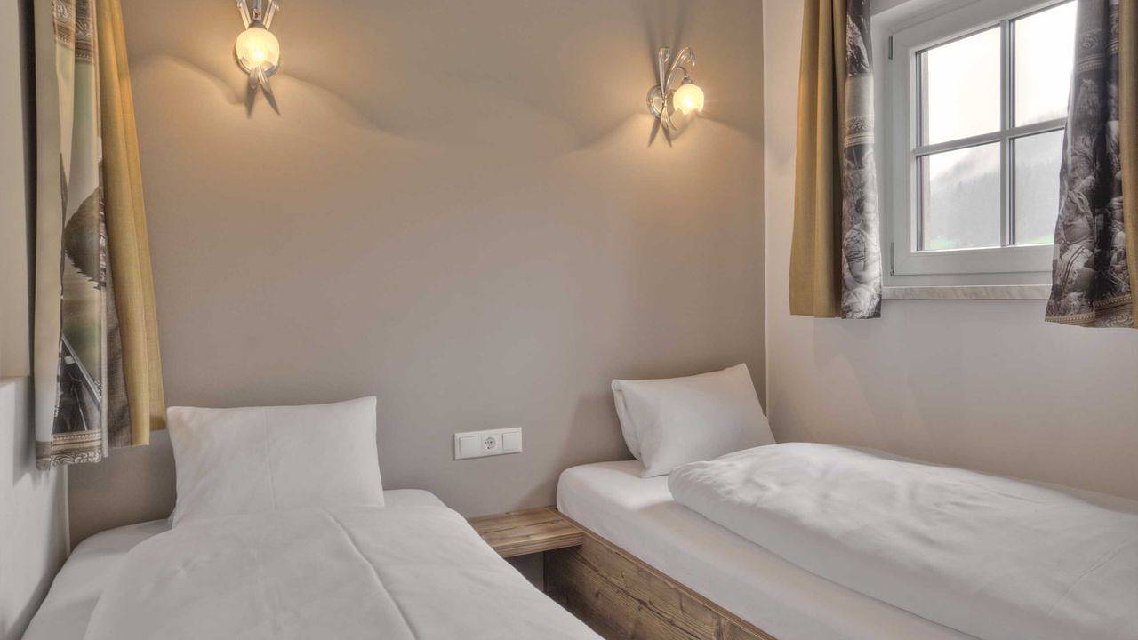 Mehrbettzimmer für 4 Personen (34 m²) in Gosau in Dachsteingebirge, Gosau