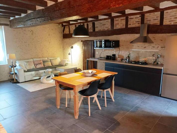 Location de vacances pour 2 personnes, avec terrasse et jardin à Feings - 2