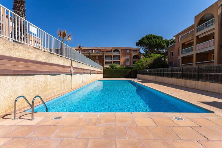 Ferienwohnung für 4 Personen, mit Balkon und Pool in Cavalaire-sur-Mer - 2