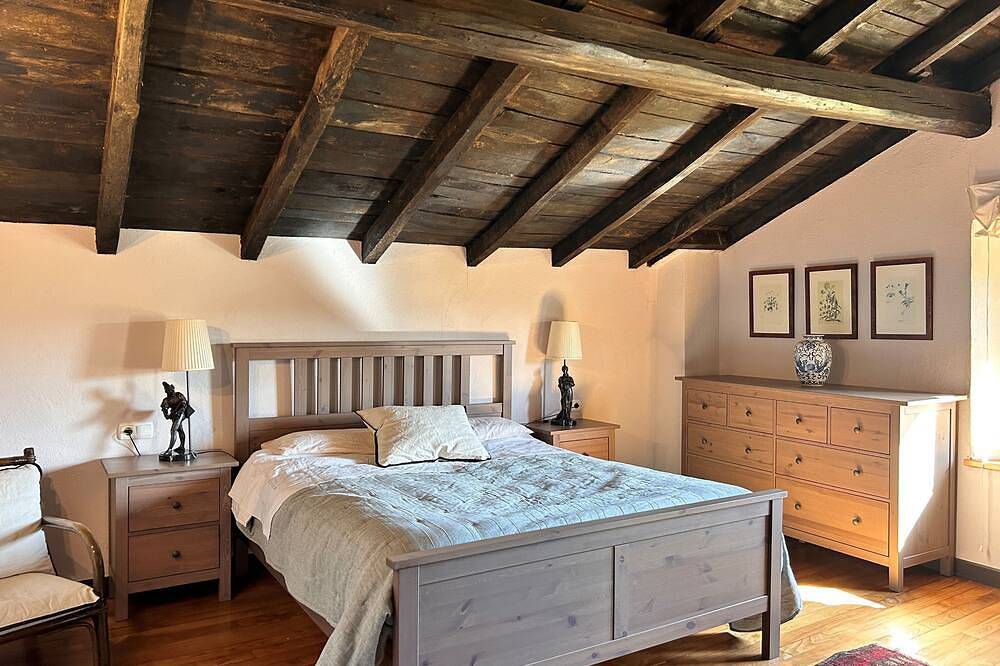Etxetxobarri, caserío independiente con vistas a la crestería de Anboto. in Mallavia, Vizcaya