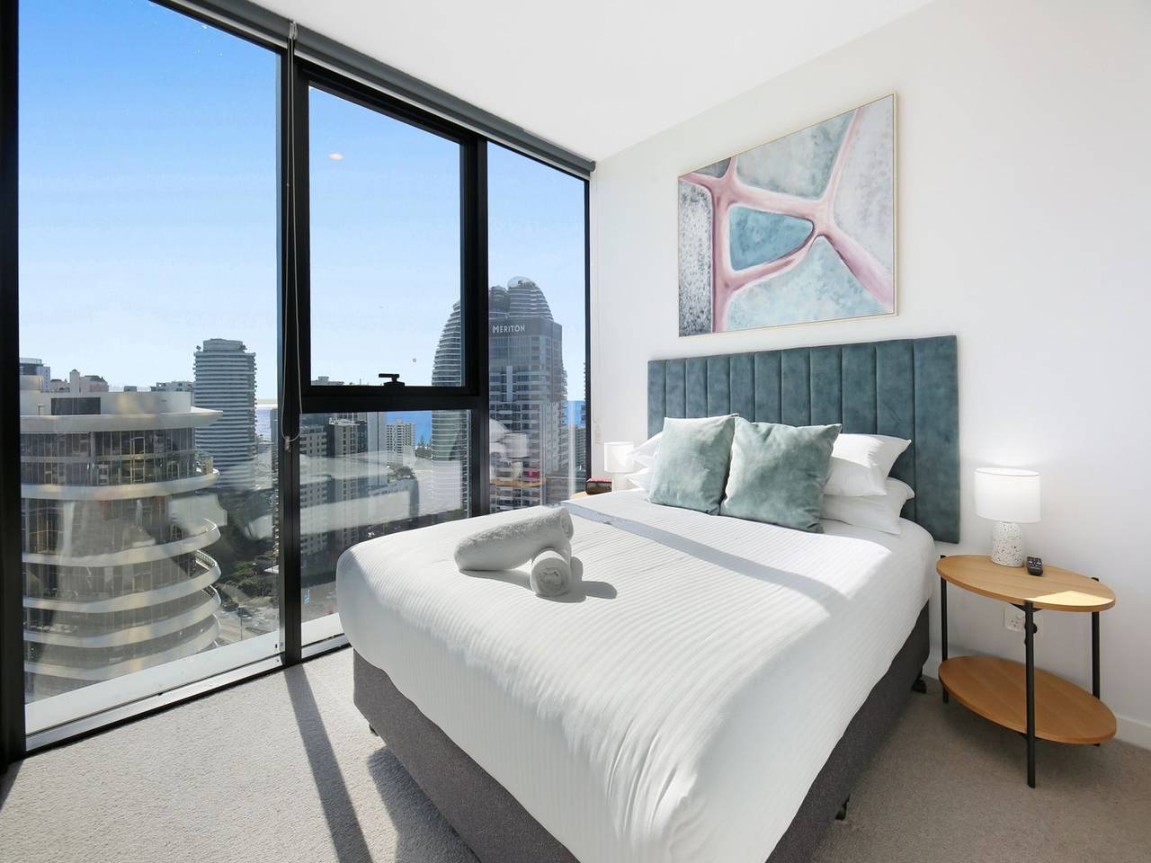 Hel lejlighed, Elegant 2-Bed Broadbeach Hotel with Ocean View in Broadbeach, Queensland