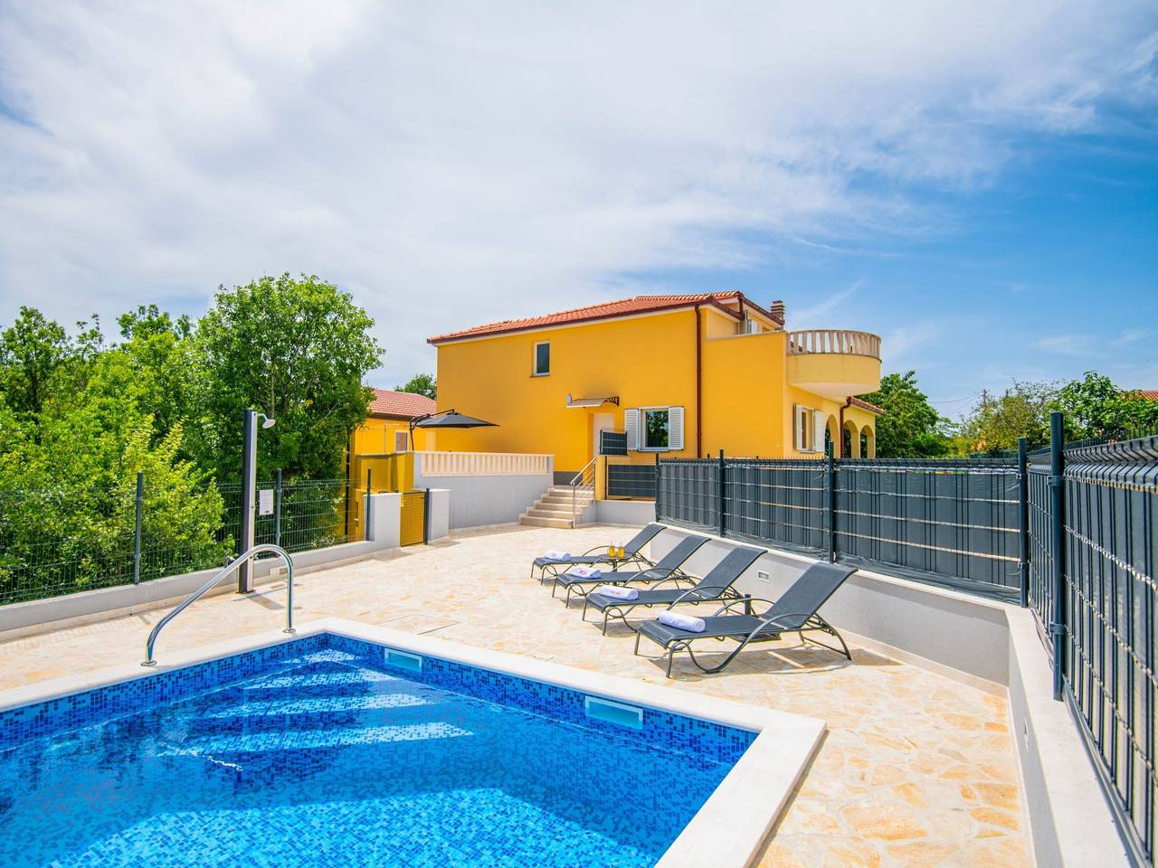 Villa "Mile" mit beheiztem Pool, Grill und Terrasse in Makarska Riviera