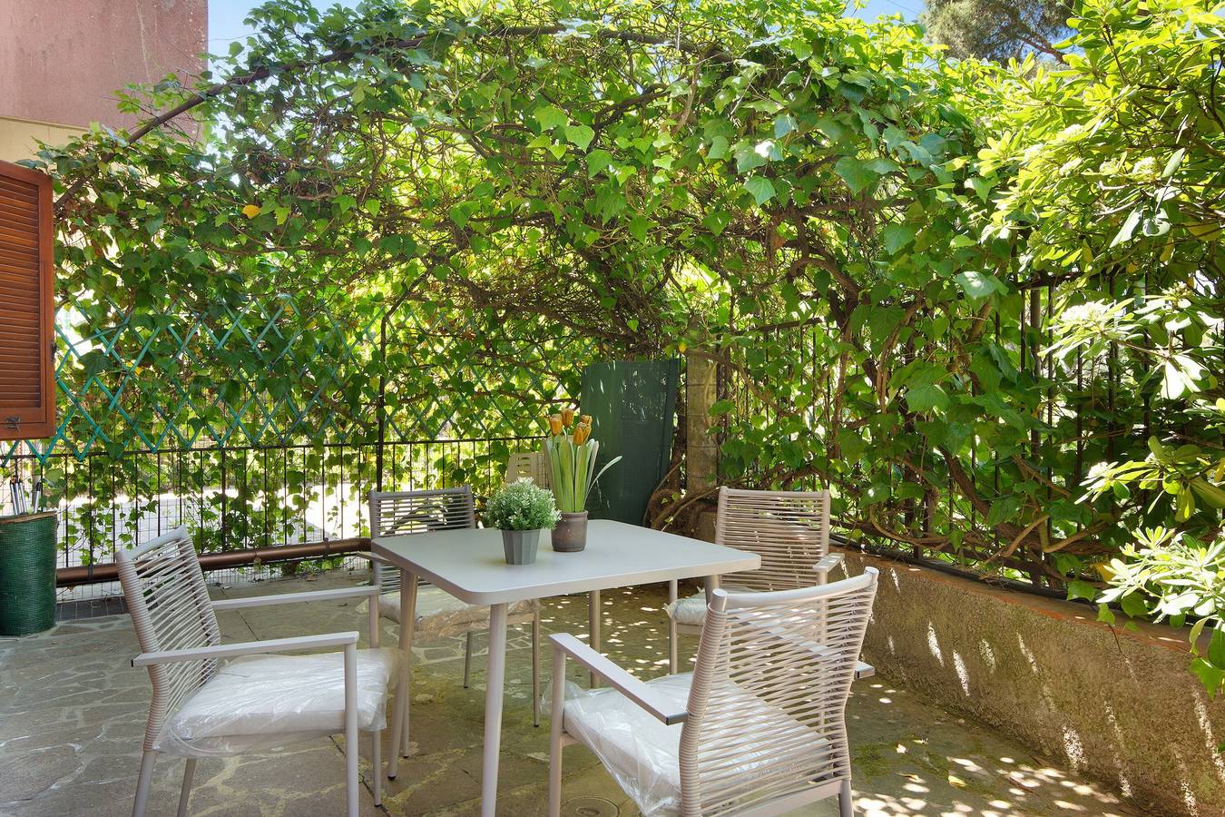 Entire apartment, Apartment 'Pino Vallegrande' with Private Terrace and Air Conditioning in Procchio, Elba