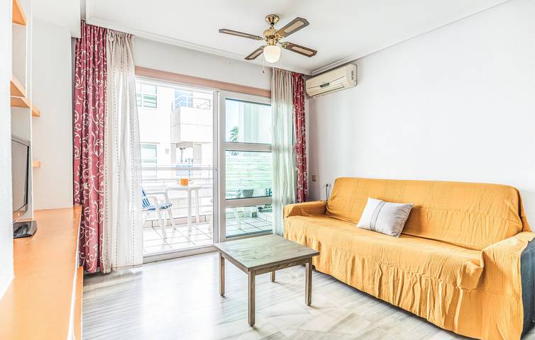 Apartamento vacacional entero, Impresionante apartamento con vistas al mar, piscina, aire acondicionado y lavadora in Playa La Bajadilla, Roquetas de Mar