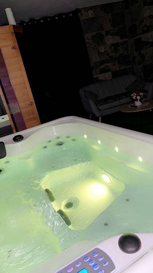 Gîte pour 2 personnes, avec sauna et jacuzzi dans Office de Tourisme de Frontignan Centre Ville - 2