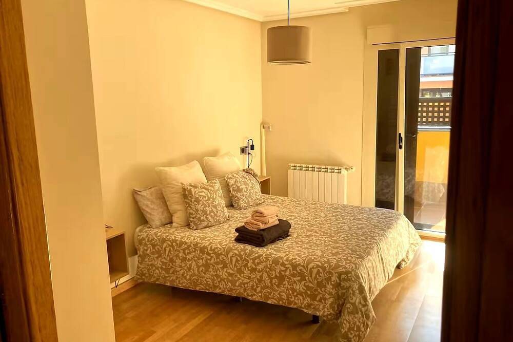 Entire apartment, Lower Llanes apartment with terrace - Casa Juanín in Llanes, Costa Verde (Spain)