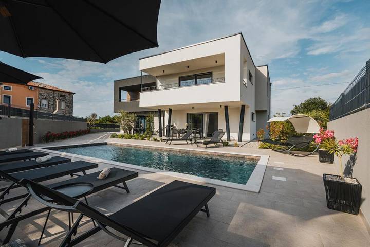 Ferienwohnung für 3 Personen, mit Ausblick und Garten sowie Pool
