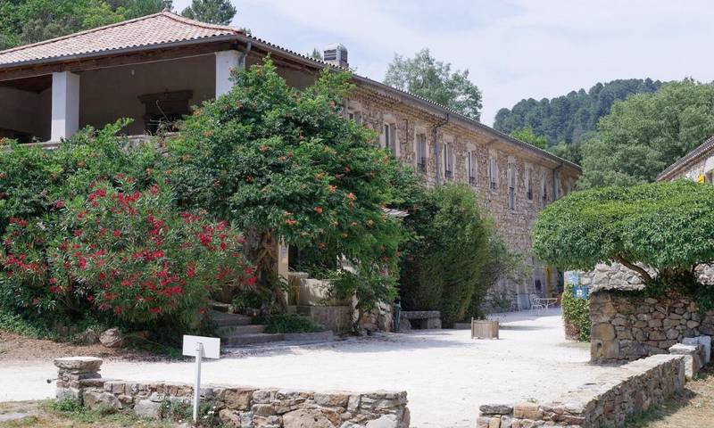 Hôtel pour 5 personnes, avec vue ainsi que piscine et jardin dans Largentière - 4