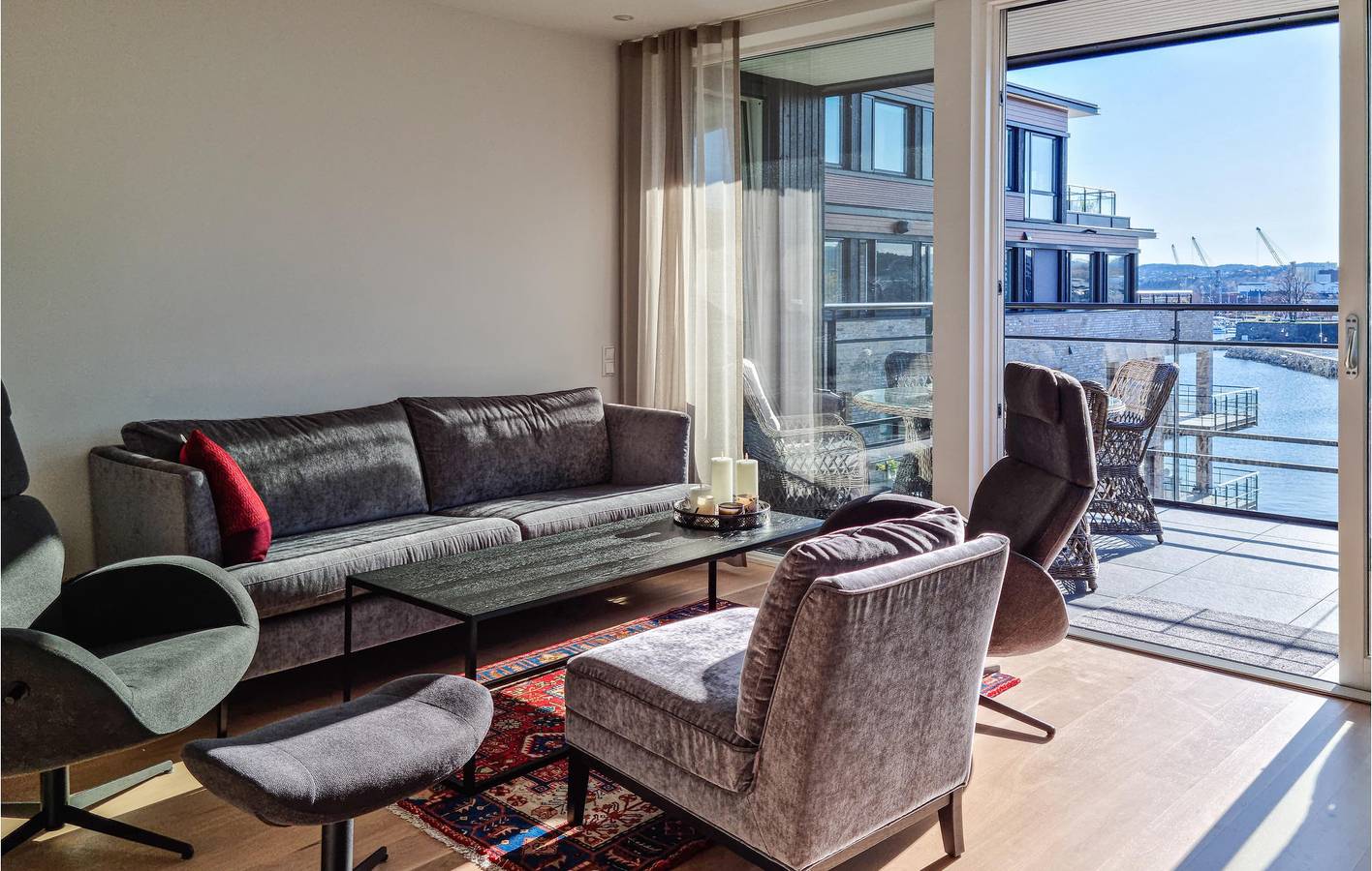 Hel ferielejlighed, Ferielejlighed for 4 personer med terrasse in Kristiansand