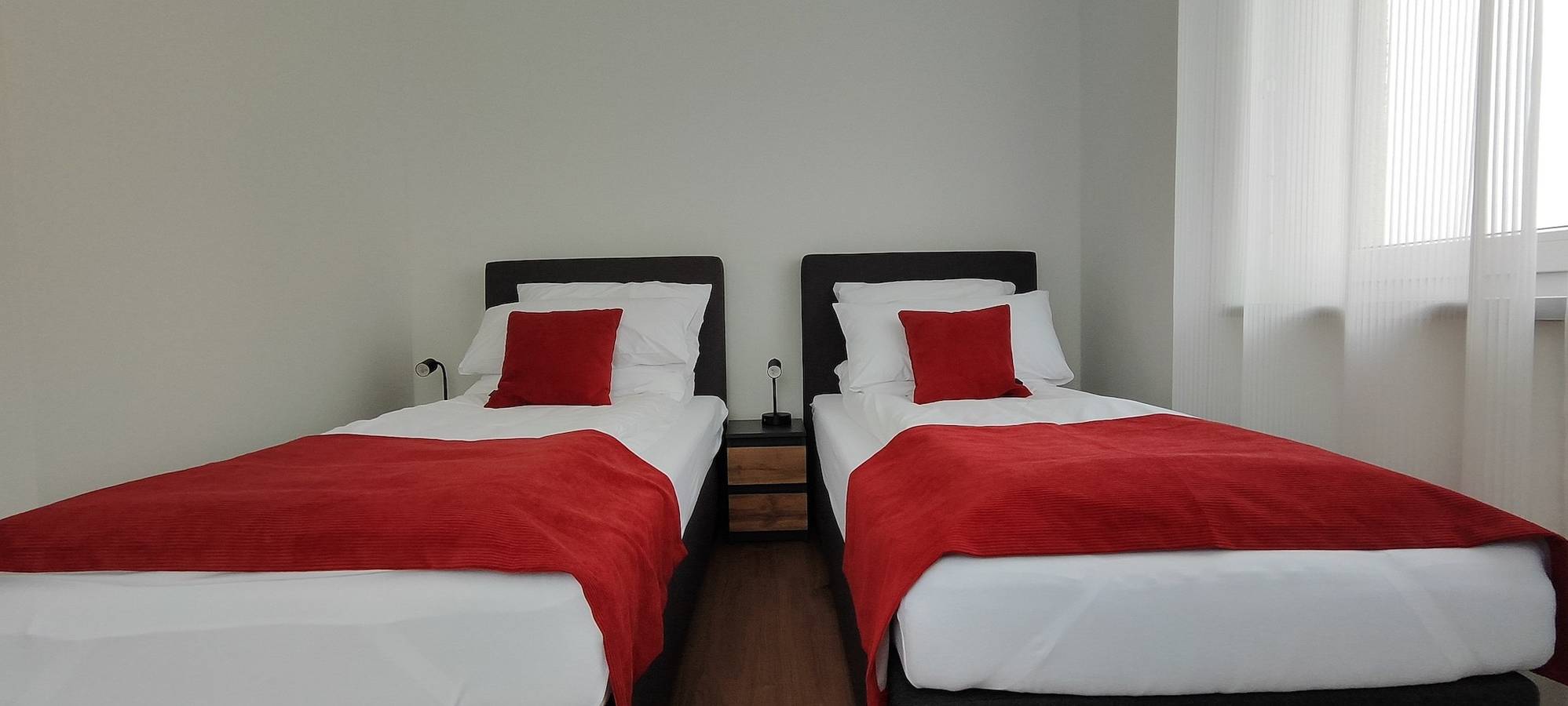 Ganze Ferienwohnung, Doppel-/Zweibettzimmer mit Balkon in Sondelfingen, Reutlingen