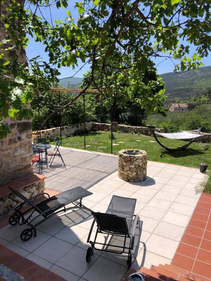 Location de vacances pour 4 personnes, avec terrasse ainsi que jardin et vue à Trigance - 2