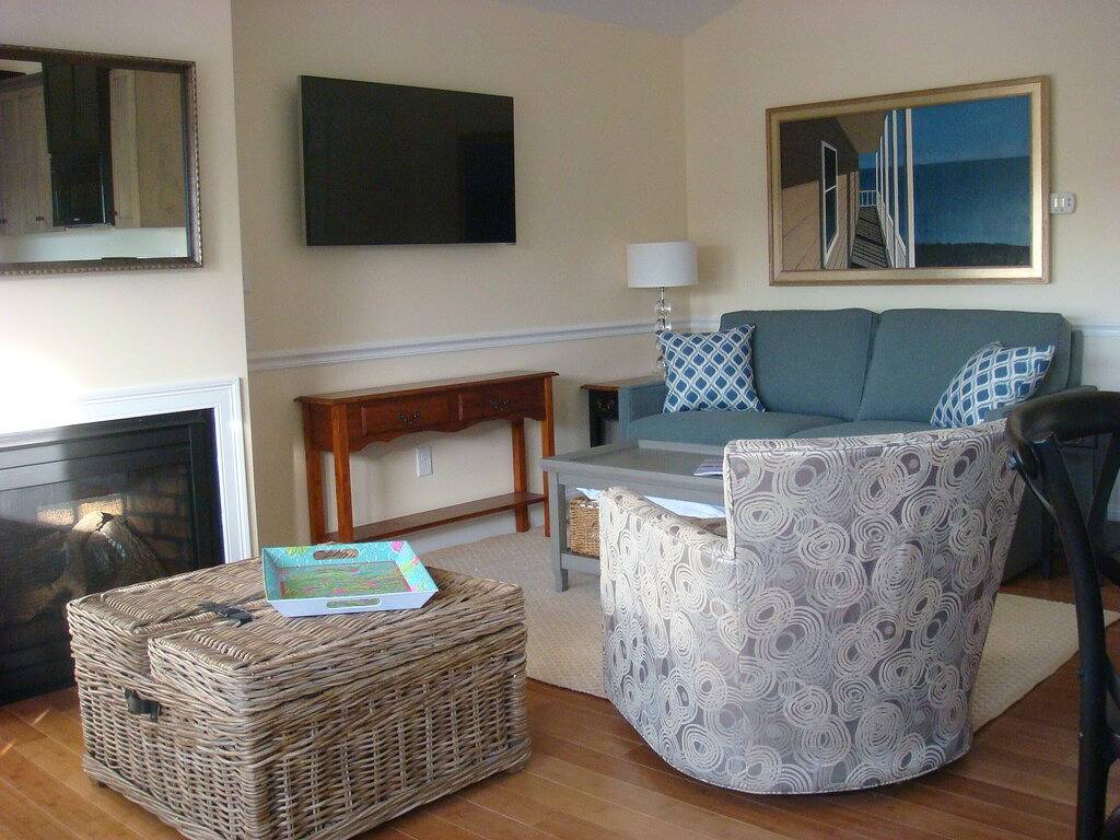 Ganze Wohnung, Neue Luxus-Zimmer-Eigentumswohnung, Schlaftplätze 4; Mit eigenem Balkon und Blick aufs Wasser in Kennebunk, York County