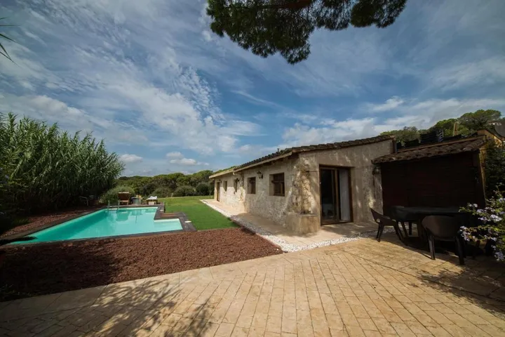Holiday home for 4 people, with view and pool as well as garden - 1