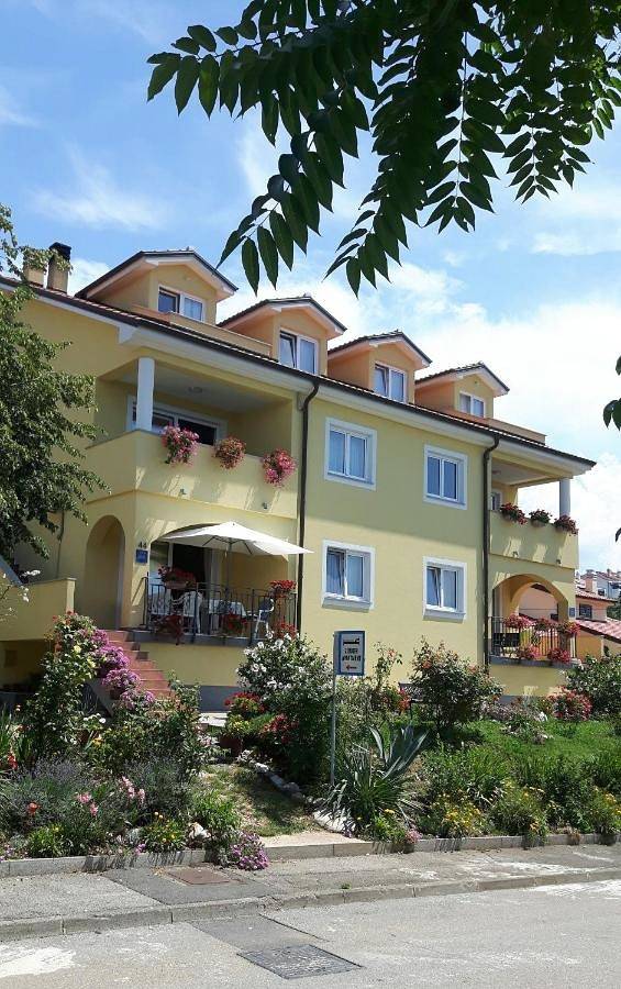 Ferienwohnung für 8 Personen, mit Ausblick und Garten