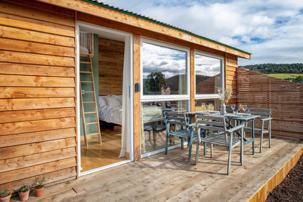 Alba - Charming boutique forest view cabin with hot tub in Ballater in Ballater, Cairngorms National Park