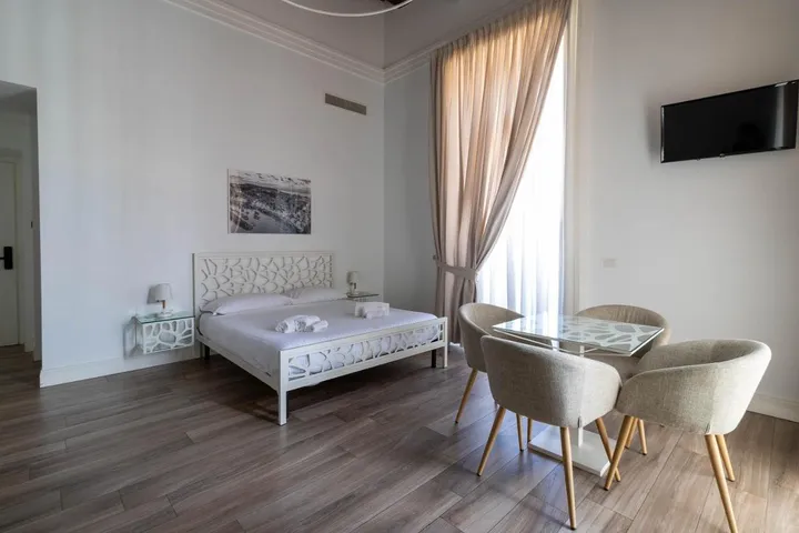 Albergo a gestione familiare per 4 persone, con panorama e balcone - 1