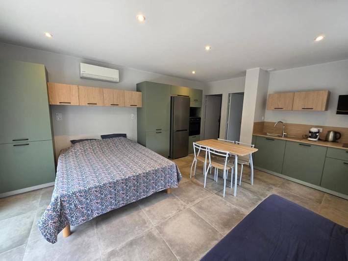 Gîte pour 4 personnes, avec terrasse ainsi que piscine et vue, animaux acceptés à Saint-Julien-du-Serre - 2