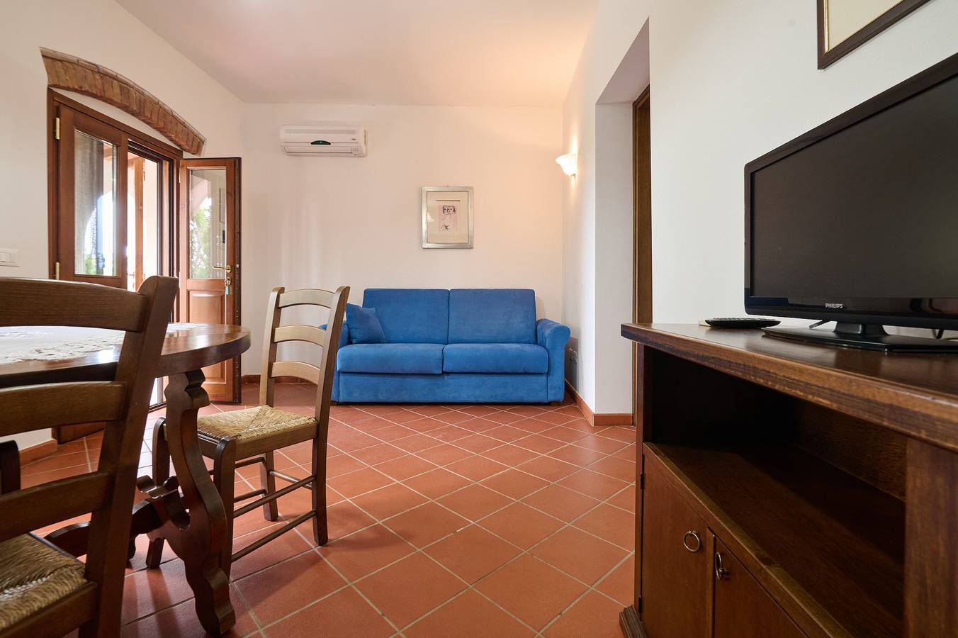 Farmhouse "Antichi Palmenti - Ginepro" with Shared Garden & A/C in San Vincenzo, Etruscan Kyste