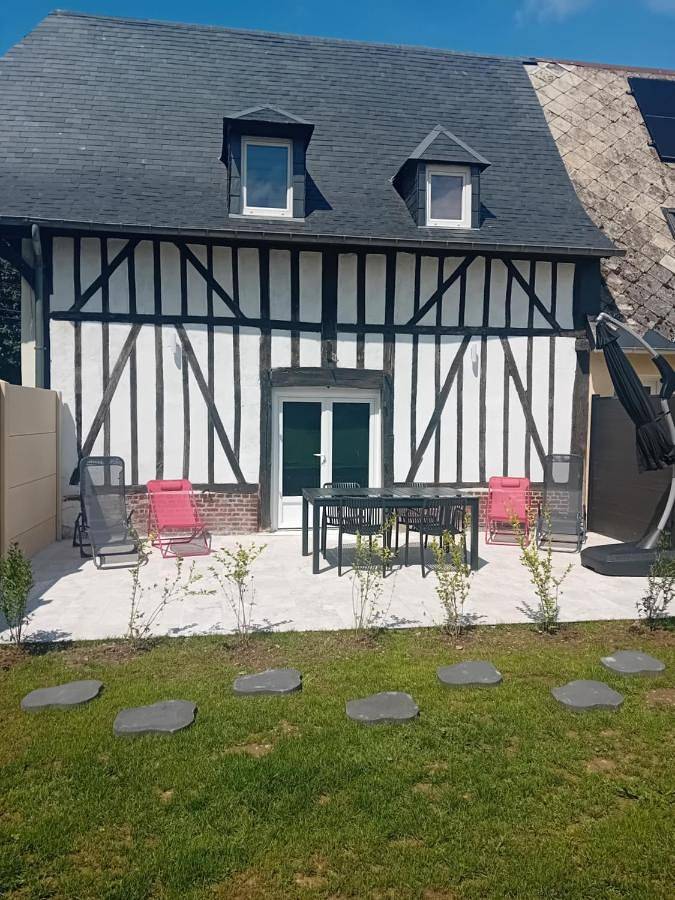 Location de vacances pour 4 personnes, avec vue et jardin à Épégard - 2