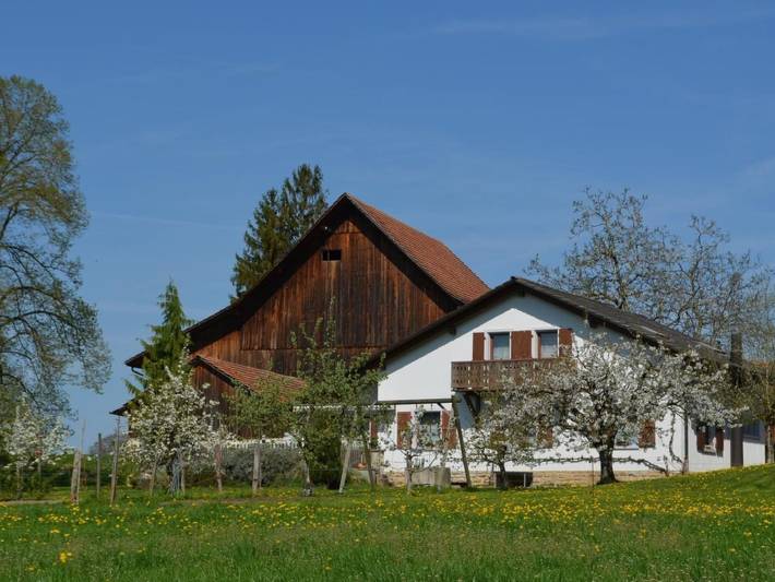 Ferienwohnung für 5 Personen, mit Terrasse und Garten im Kanton Jura