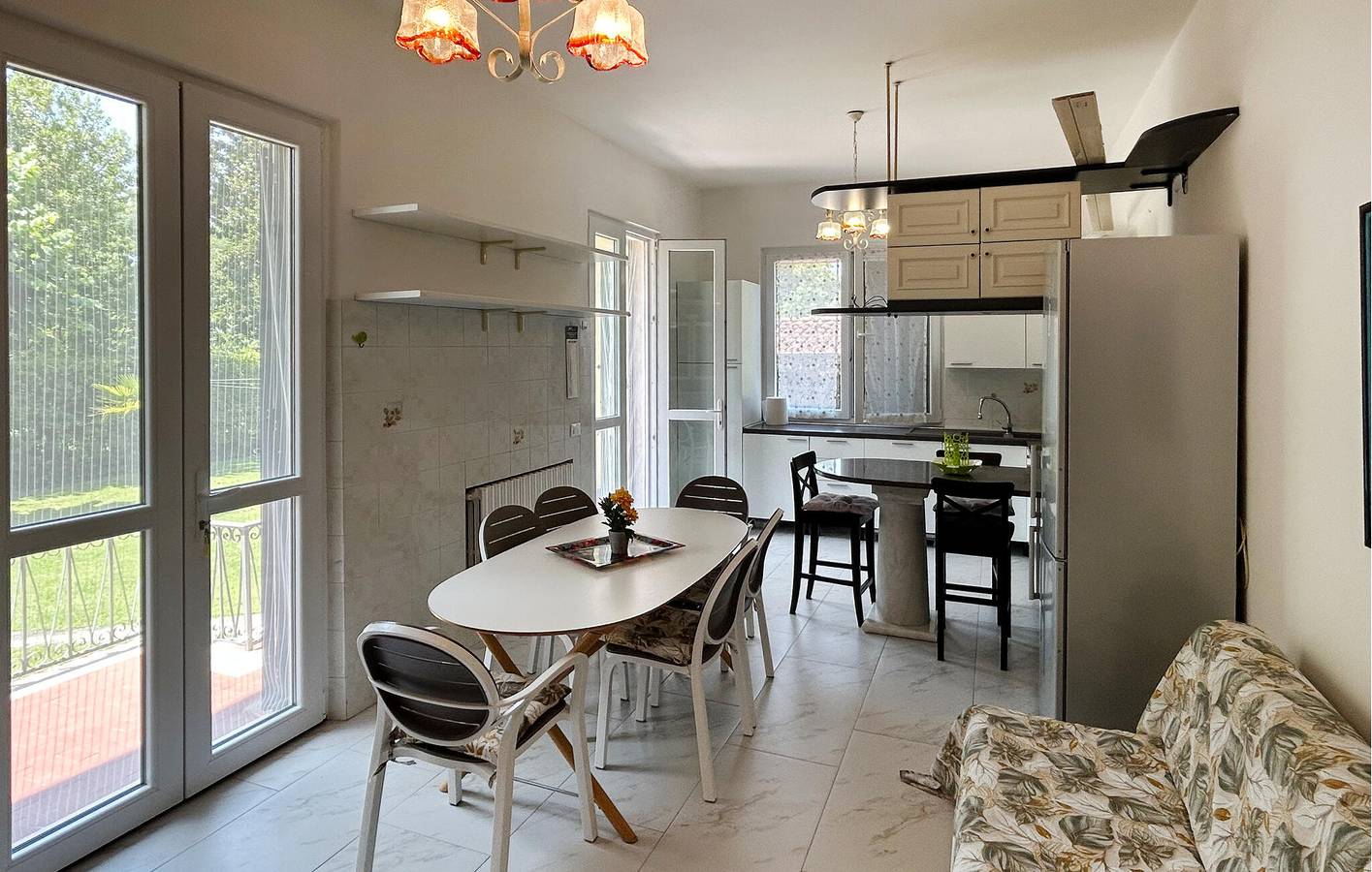 Gemütliches Apartment mit Garten und Parkplatz, 1,5 km zum Strand in Massa, Italienische Riviera